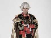 劇中劇「黄金戦士オロ」より青木玄徳演じる残忍の王（皇帝）。