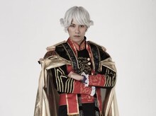 劇中劇「黄金戦士オロ」より青木玄徳演じる残忍の王（皇帝）。