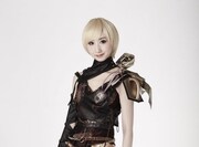 劇中劇「黄金戦士オロ」より愛原実花演じる黄金戦士・オロ。