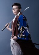 前作「武士白虎 もののふ白き虎 ‐幕末、「誠」に憧れ、白虎と呼ばれた若者達‐」より、荒木宏文演じる土方歳三のビジュアル。