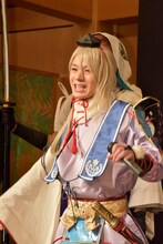 今剣役の大平峻也。