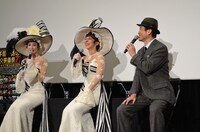 左から真飛聖、霧矢大夢、寺脇康文