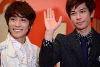 ミュージカル「ラディアント・ベイビー ～キース・ヘリングの生涯～」会見の様子。左から、平間壮一、柿澤勇人。