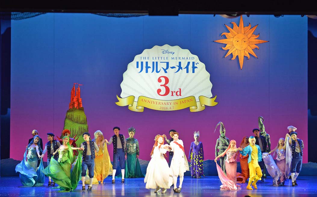 劇団四季ミュージカル「リトルマーメイド」上演3周年特別カーテンコールの様子。