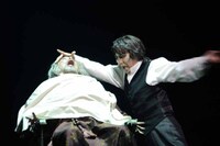 ミュージカル「スウィーニー・トッド ～フリート街の悪魔の理髪師～」公開舞台稽古の様子。