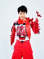 馬場良馬演じる万里チョウジ。