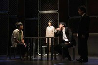 2015年に上演された「死んだらさすがに愛しく思え」より。