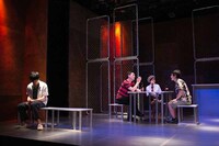 2015年に上演された「死んだらさすがに愛しく思え」より。