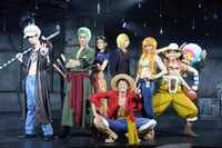 笑顔で撮影に臨む麦わらの一味たち。