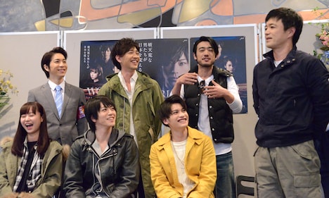 金山（右端）の「バジル」発言にツッコむ一同。