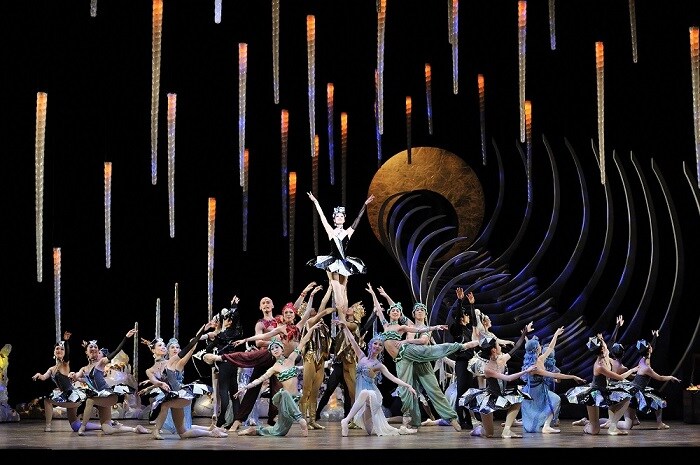 「新国立劇場バレエ団 2015/2016 シーズンバレエ公演『アラジン』」より。（撮影：瀬戸秀美）