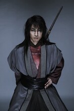 丸山敦史演じる由利鎌之助。