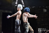 小澤廉演じるリオン・バスティアと、白又敦演じるグレイ・フルバスター。