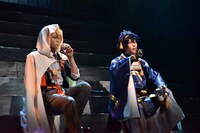 「舞台『刀剣乱舞』虚伝 燃ゆる本能寺」ゲネプロより、山姥切国広と三日月宗近。