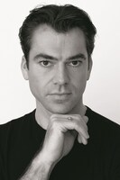 ロットバルト役のスチュアート・キャシディ。