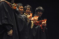 ムッシュ・モウソワール 第2回来日公演「レッド・ジャケット」ゲネプロより。