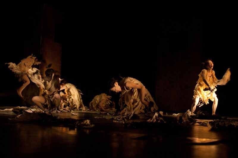 とりふね舞踏舎「SAI」より。