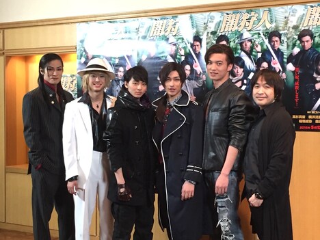 左から丸山敦史、鈴木勝大、高杉真宙、横浜流星、荒井敦史、深作健太。