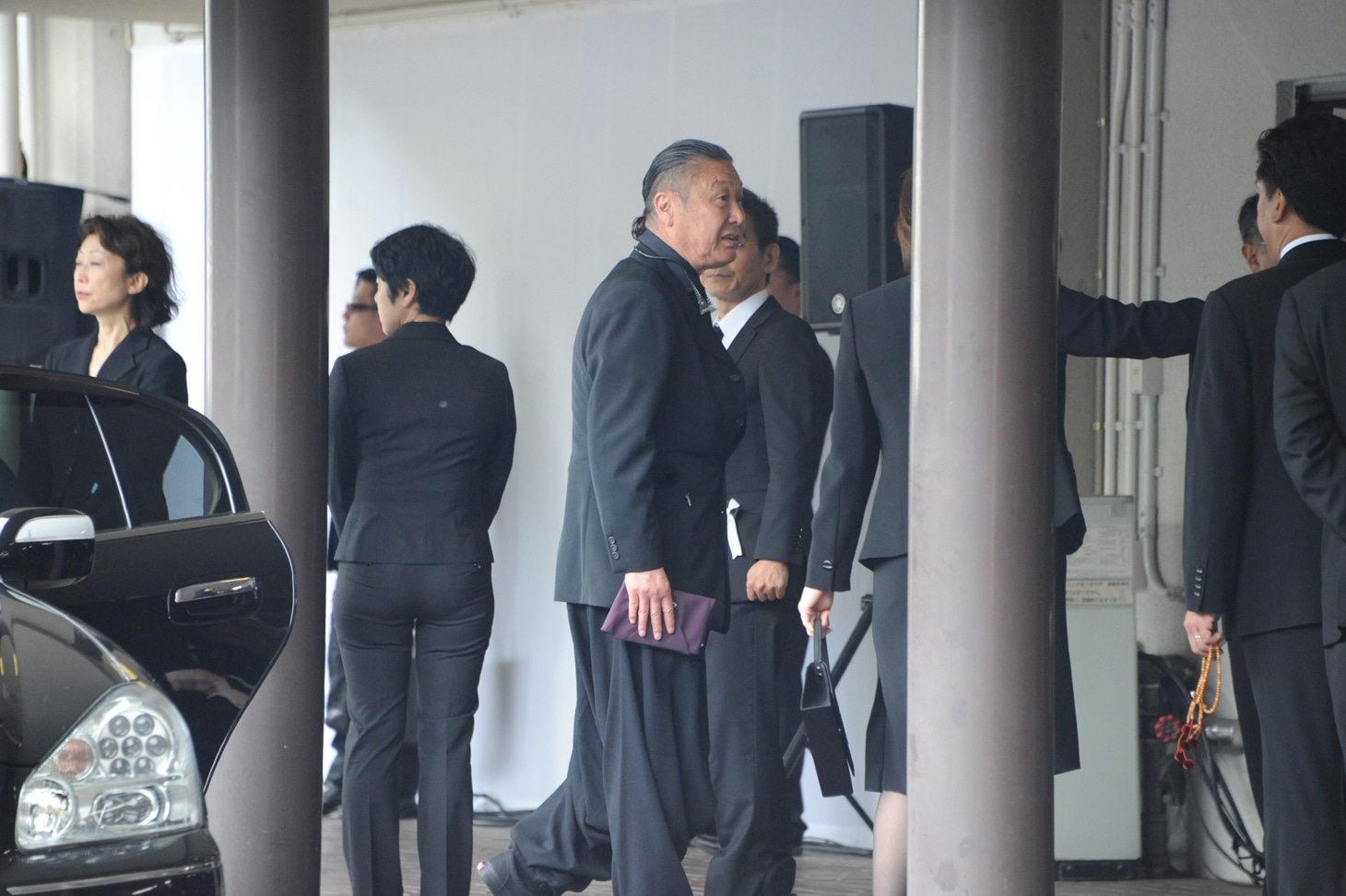 山本寛斎
