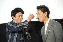 「シネマ歌舞伎版『歌舞伎NEXT 阿弖流為〈アテルイ〉』」完成披露上映会より、左から市川染五郎、中村七之助。