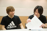 （左から）宮崎秋人、北村諒。