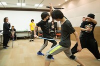 殺陣稽古を行う北村諒。