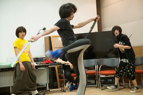 殺陣稽古を行う北村諒。