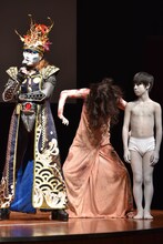 左からデーモン閣下、伽椰子、俊雄。