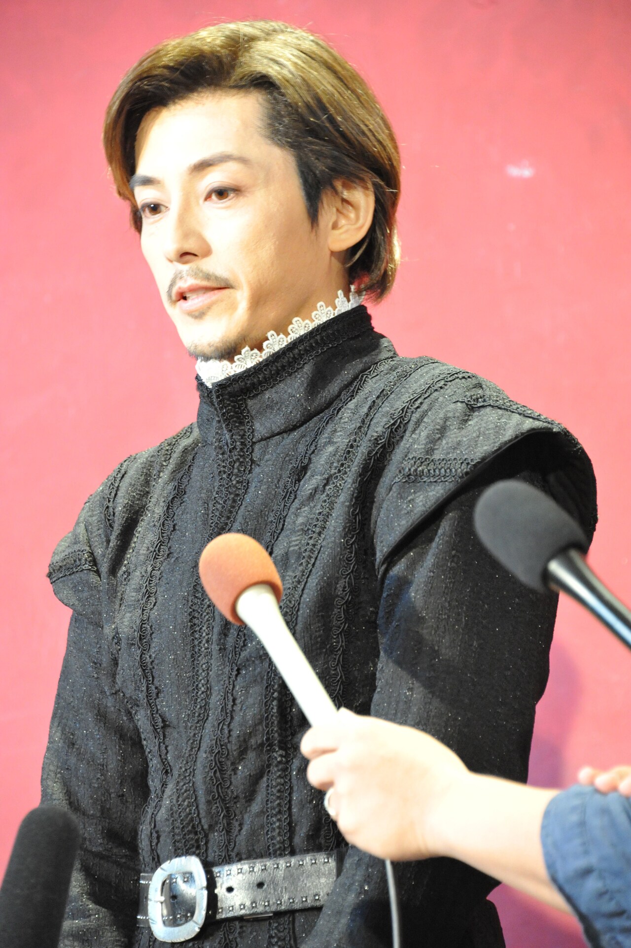 藤木直人 - 蜷川の遺影が演出席で見守る「尺には尺を」藤木直人