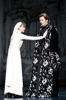 「尺には尺を」公開稽古より、多部未華子（左）、藤木直人（右）。（撮影：撮影：渡部孝弘）