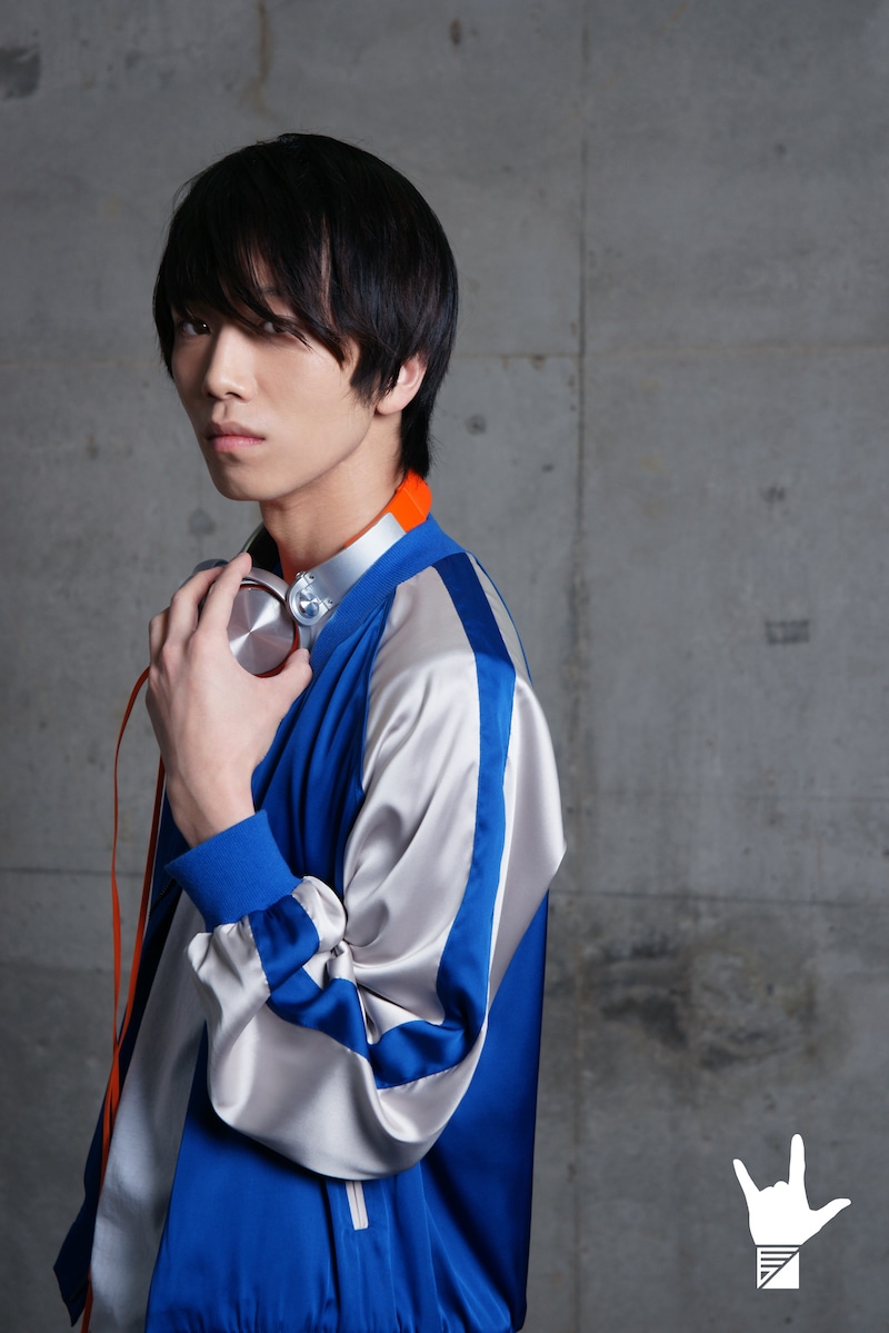 三本健介