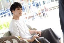 ユースケ（超特急）によるMCパート収録の様子。