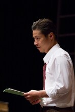 2014年「Being at home with Claude ～クロードと一緒に～」より、伊達暁。