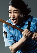 池田鉄洋演じる向島三四郎。