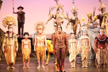 劇団四季「ライオンキング」本編終了後の挨拶。(c)Disney