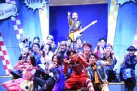 「昆虫戦士コンチュウジャー」ゲネプロより。カーテンコールのライブ。