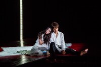 「あわれ彼女は娼婦」より。（撮影：谷古宇正彦）