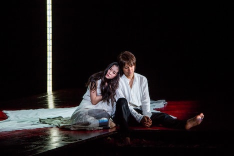 「あわれ彼女は娼婦」より。（撮影：谷古宇正彦）