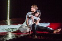 「あわれ彼女は娼婦」より。（撮影：谷古宇正彦）