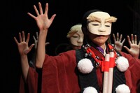 「イナバとナバホの白兎」より。（撮影：Jean Couturier）