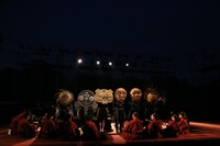 「イナバとナバホの白兎」より。（撮影：猪熊康夫）