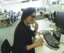 ファンに電話をかける加藤和樹。