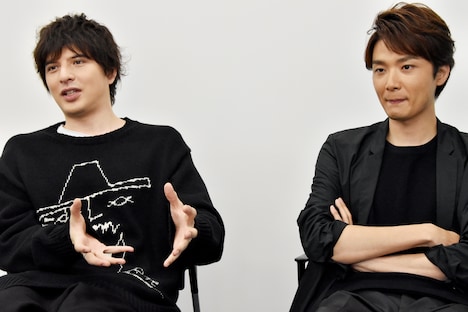 左から城田優、井上芳雄。