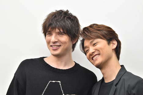 左から城田優、井上芳雄。