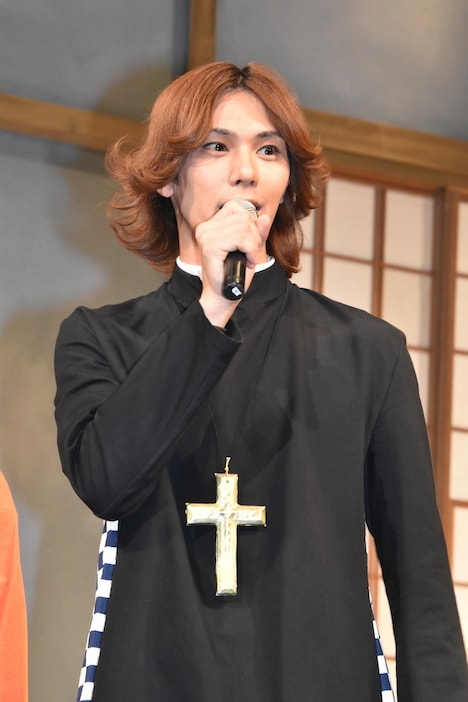 2016年2月「ジーザス・クライスト・サムライスター ～殿中でござる！～」の囲み会見に参加した小谷嘉一。