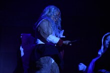 「ダンガンロンパ THE STAGE～希望の学園と絶望の高校生～2016」公開ゲネプロより。山崎静代演じる大神さくら。