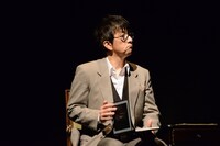 大高洋夫演じる「私」。