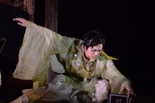 松本祐一演じる鶯。