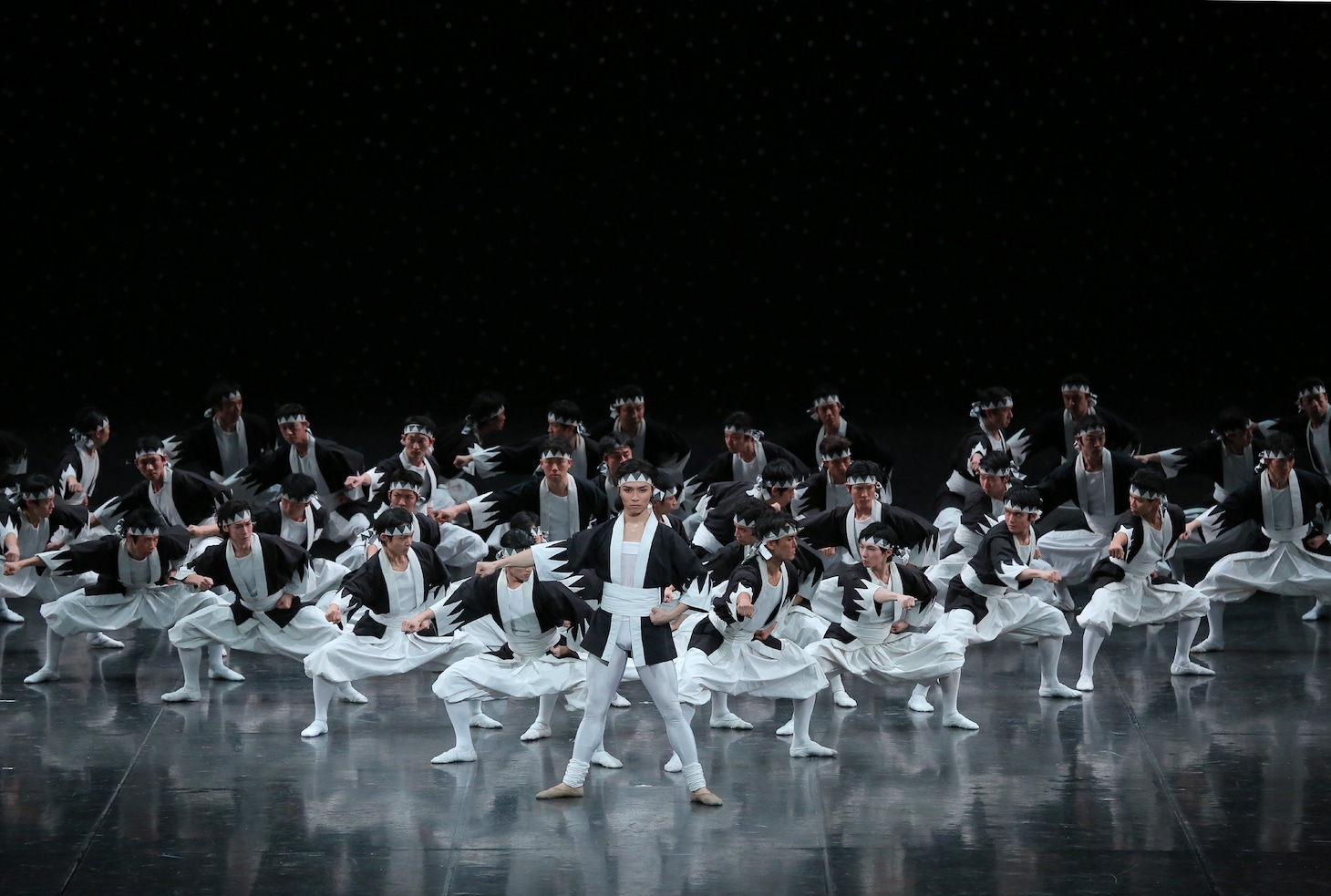 東京バレエ団「ザ・カブキ」より。（撮影：Kiyonori Hasegawa）