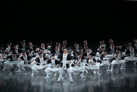 東京バレエ団「ザ・カブキ」より。（撮影：Kiyonori Hasegawa）